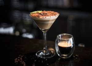 Alkoholiniai kokteiliai su kava